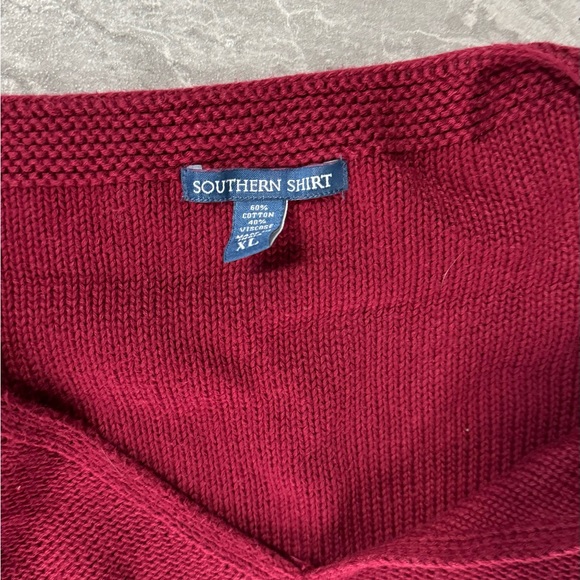 Southern Shirt XL Crimson and white v neck - Picture 2 of 2